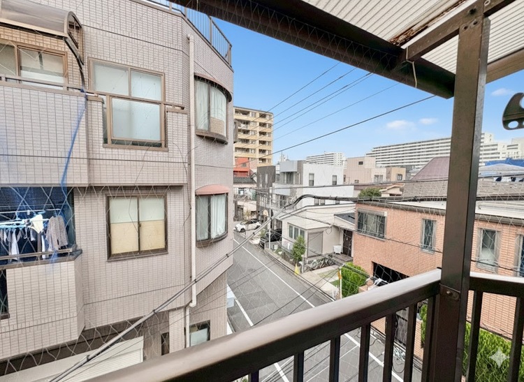 バルコニー 頬をなでる、優しい風を感じることが出来ます。