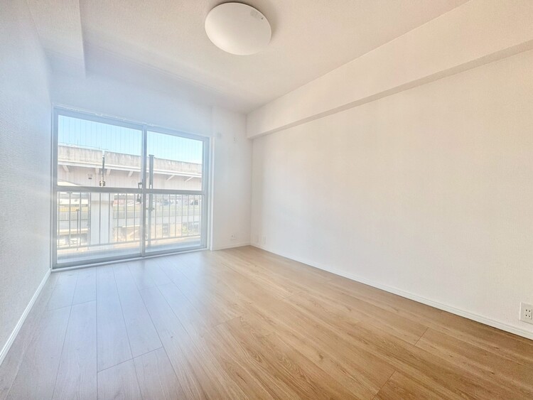 寝室 ベッドも十分に設置するスペースがあります。