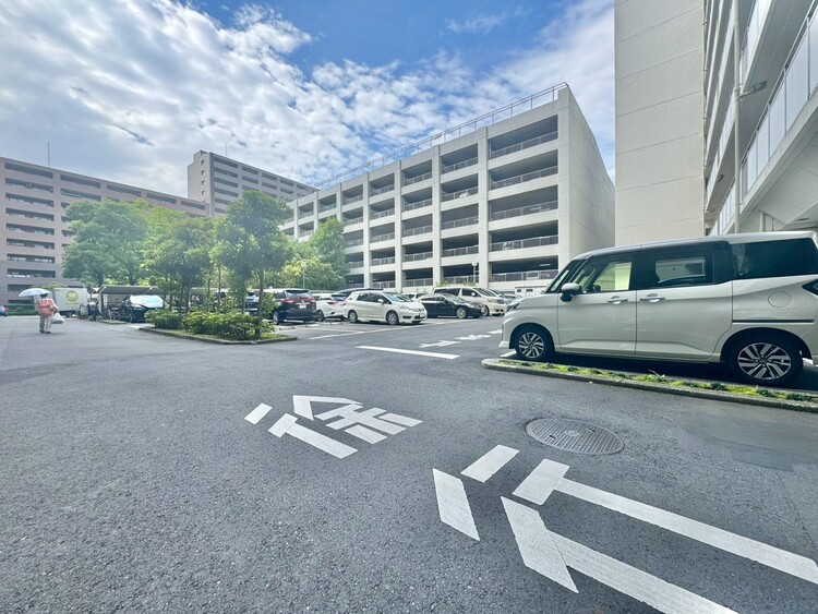 駐車場 本物件の駐車スペースです。車種制限のある場合もございますので、お気軽にお問い合わせくださいませ。