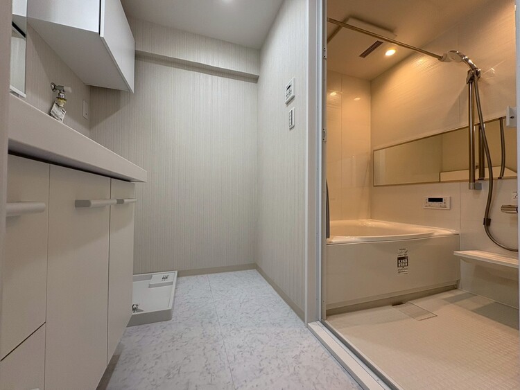 洗面 清潔感と心地よさを重視した、上質感漂うパウダールーム。