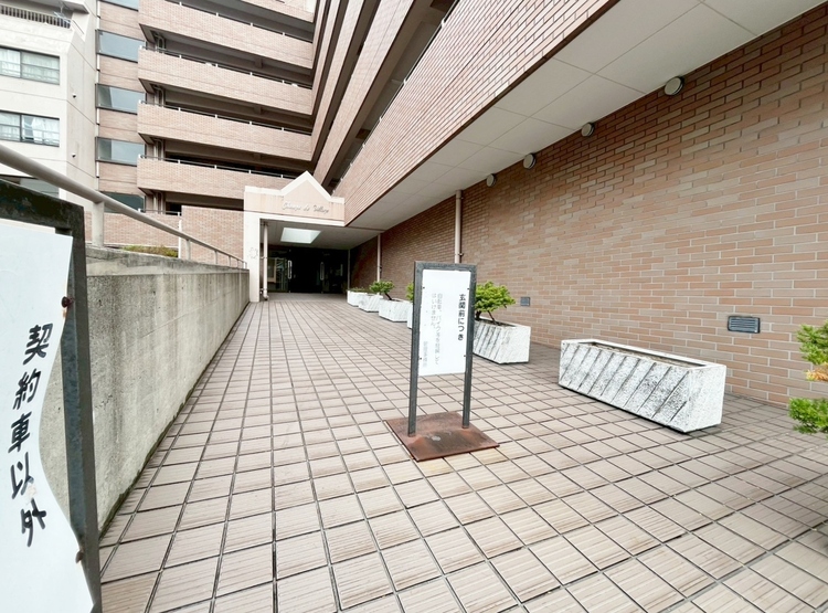 エントランス 外と内をつなぐエントランスは、まさに顔となる場所。