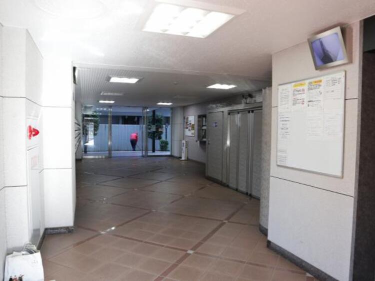 エントランス 居住者の帰り、訪れる方を優しく迎えてくれるエントランスです。