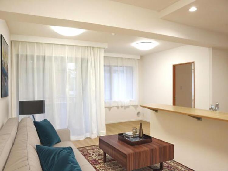 居間 リビング（配置してある家具はCGによるイメージです。）LDK14.8帖　ご家族みなさんで寛げる空間をぜひ現地で体感してみてください。