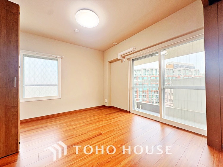 内装 【ROOM】感性を育むプライベートルームはシンプルでスマートな空間。好みの空間で読書をしたり、音楽を聞いたりと一人の時間も充実したものにできます。