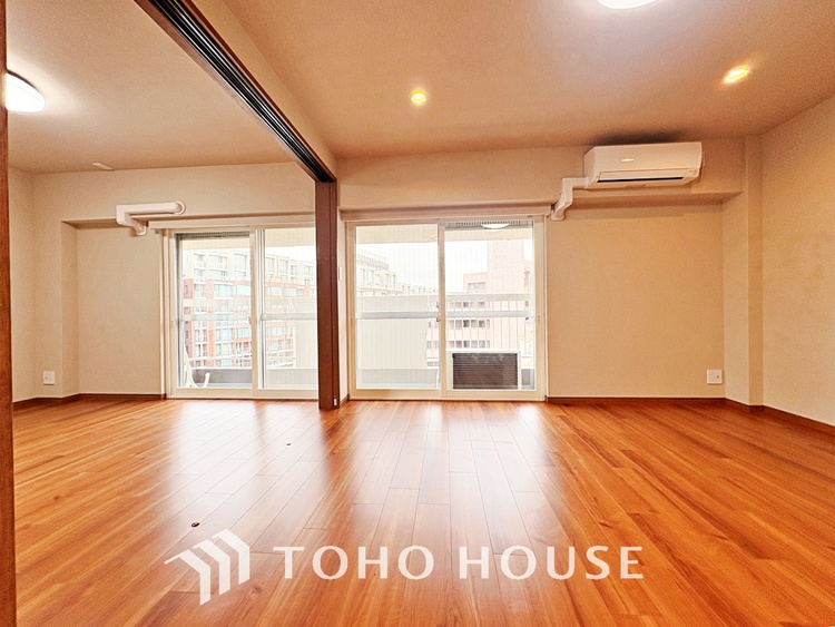 内装 ◆瀟洒な空間◆落ち着きのある彩が見事に調和させた瀟洒な空間を演出。ここに集まる家族の会話と笑顔が絶え間なく続く幸せな空間。