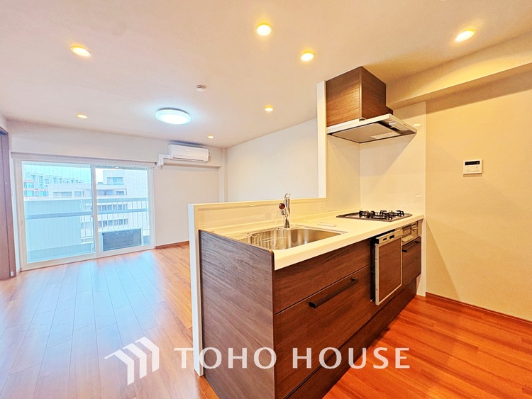 内装 お子様の面倒を見れる時間が増え時短になります。加えて手荒れも防げてしかも節水が高い為、大変人気があり重宝します。