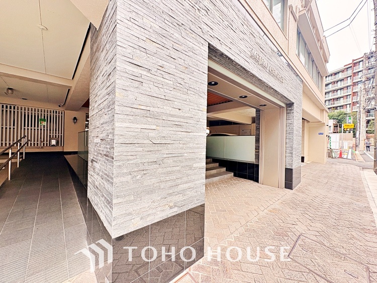 外観 漂う上質な空気感、マンションに入れば「おかえりなさい」と笑顔で迎えてくれるエントランス。最良の心配りを感じるマンションでした。