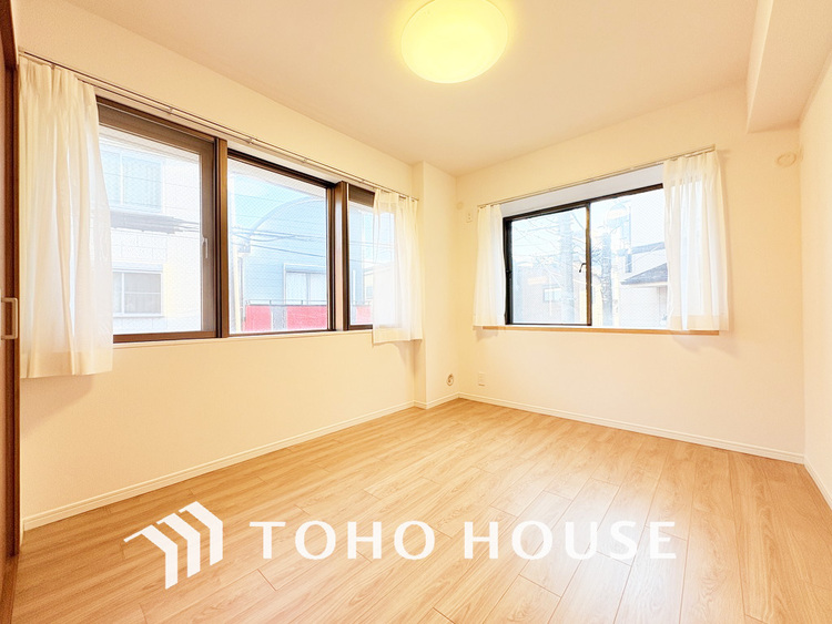 内装 採光もある洋室は、くつろぎのひと時を過ごすのにぴったり