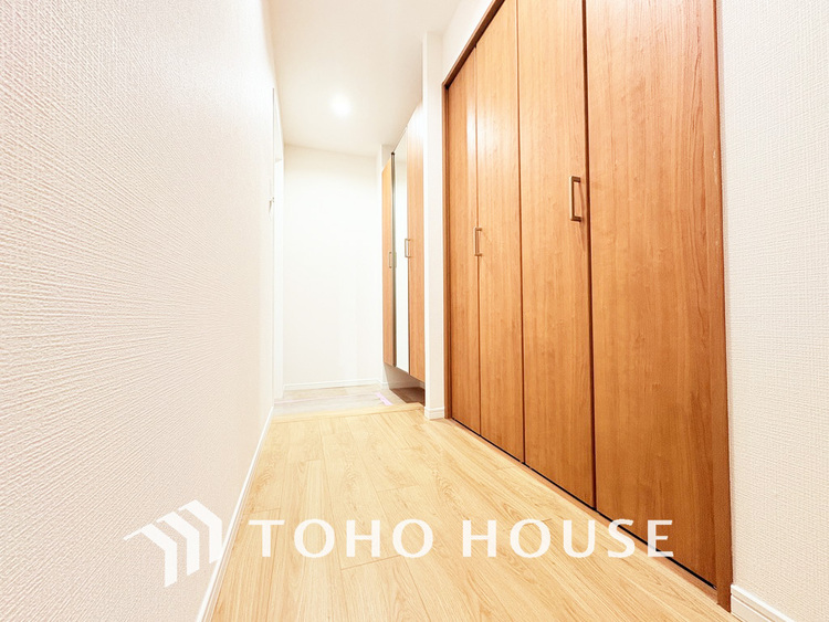 玄関 落ち着いた雰囲気の玄関、家族の帰りを暖かく迎えてくれます