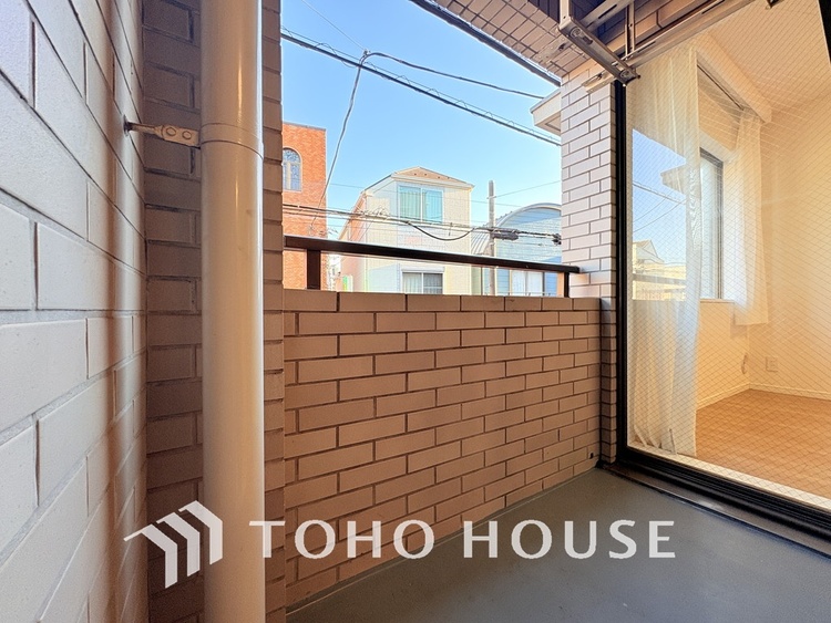 バルコニー 日当たりの良いバルコニーで晴れの日の洗濯物も楽しみになりますね