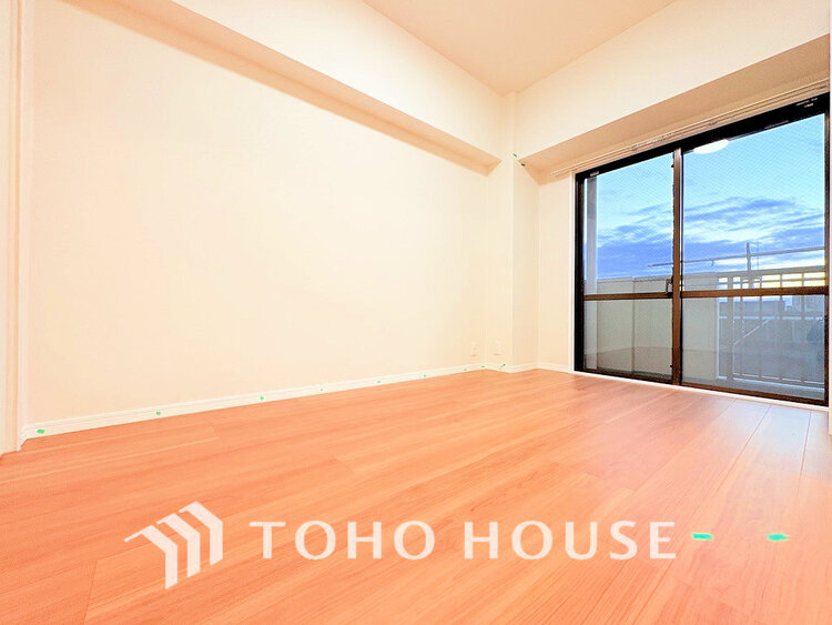 内装 採光もある洋室は、くつろぎのひと時を過ごすのにぴったり