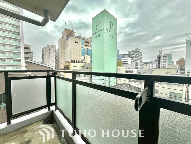 バルコニー 見上げれば高い空。手を伸ばせば吸い込まれそうな突き抜ける空間。空が高いと気持ちも高揚します。空さえも楽しむ生活を始めませんか。