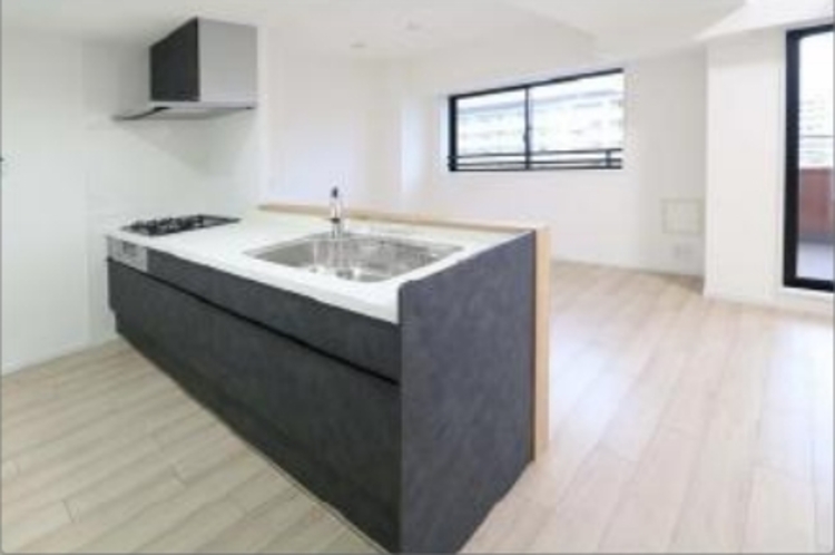 内装 ◆時を忘れる場所◆ここにはみんなが集い、食事と楽しい会話が始まる。話に夢中になりすぎて、ついつい時を忘れ夜半過ぎになってしまう。そんな束の間の幸せを感じさせてくれる場所でありたい。