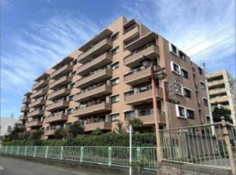 外観 ◆水面に映る◆紅葉を纏った山々を眺め、美しさのあまり感嘆のため息を漏らした事は無いだろうか。いつしか忘れかけていた自然の美しさと力強さを思い出させてくれる、そんな景色がここにもある。