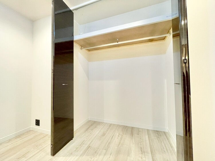 収納 家電やスーツケース、ストック品など何でも片付く嬉しい空間です。