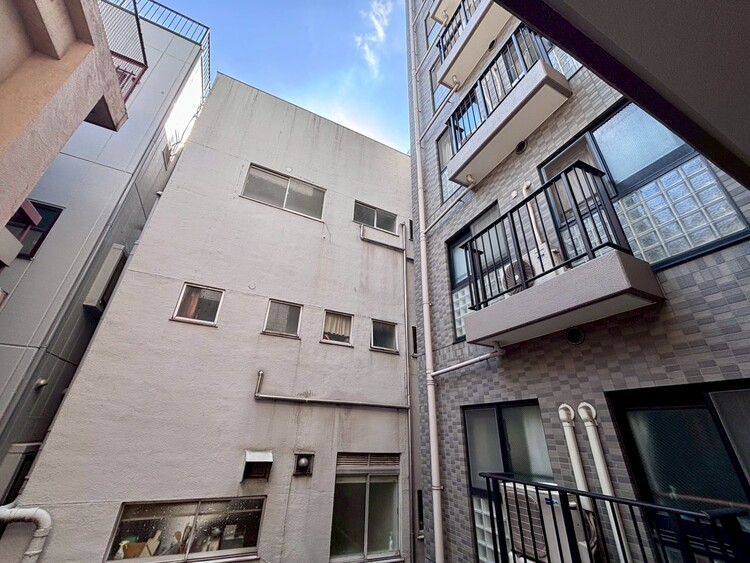 バルコニー 陽当たり・通風・開放感に恵まれた環境です。