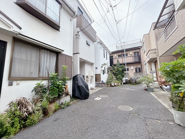 その他 上質感漂う玄関アプローチです。