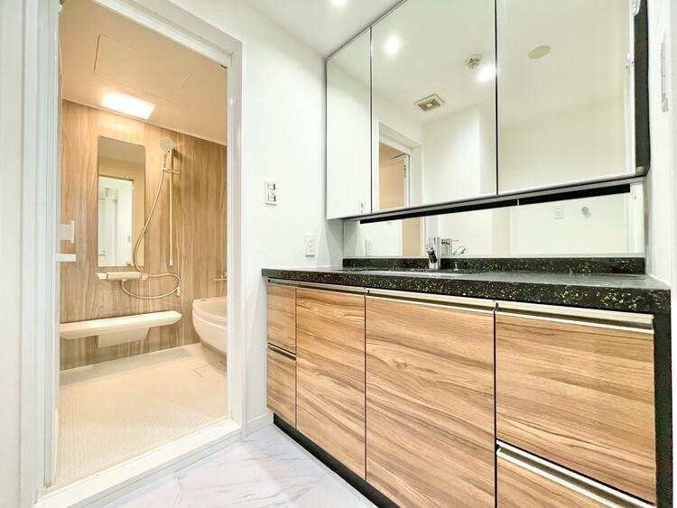 その他 清潔感を感じられる洗面化粧台。