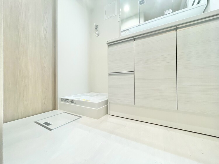 その他 十分な広さの脱衣所。