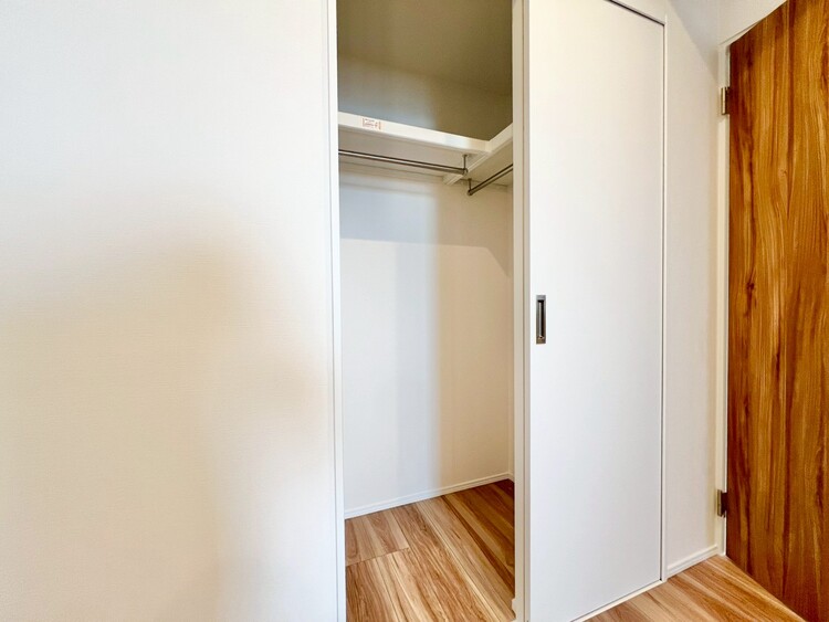 収納 家電やスーツケース、ストック品など何でも片付く嬉しい空間です。