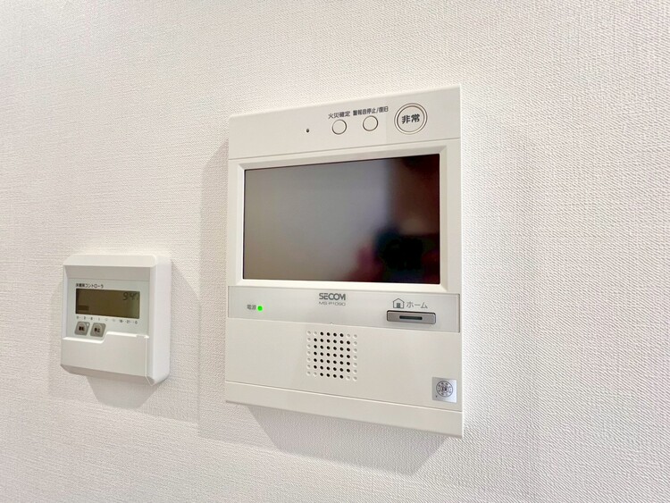 設備 誰が来てもわかる様にモニター付きインターホンを設置。