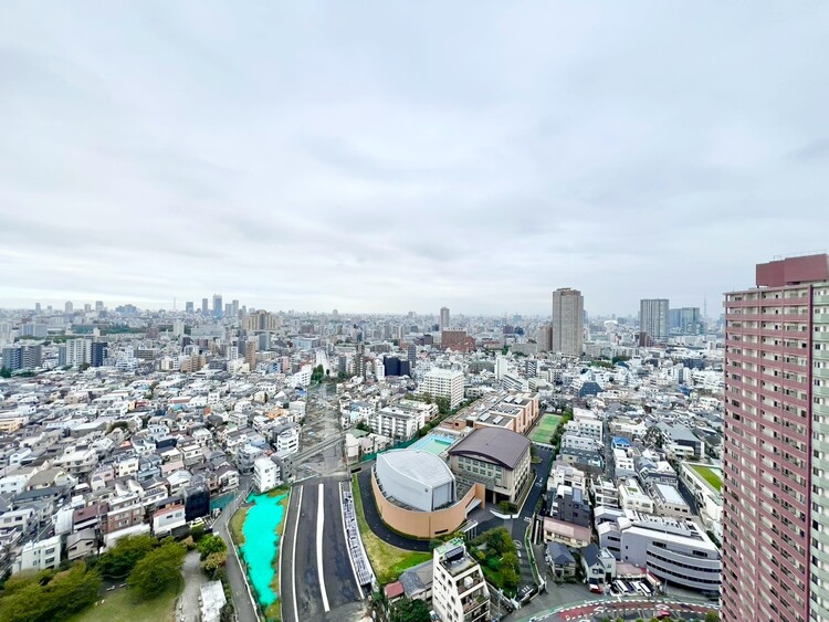 バルコニー 眺望や窓からの景色が良いと、家で過ごす時間も快適です。