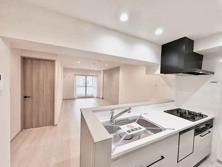 居間 通風・採光に優れ、心地よい光と風が溢れています。