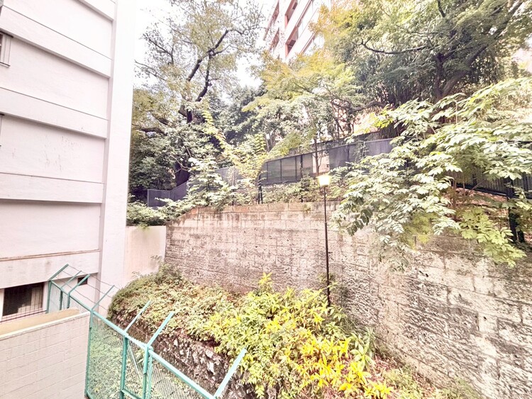 バルコニー 陽当たり・通風・開放感に恵まれた環境です。