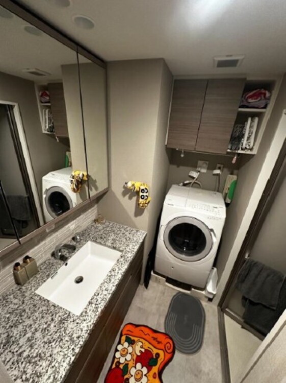 その他 清潔感を感じられる洗面化粧台。