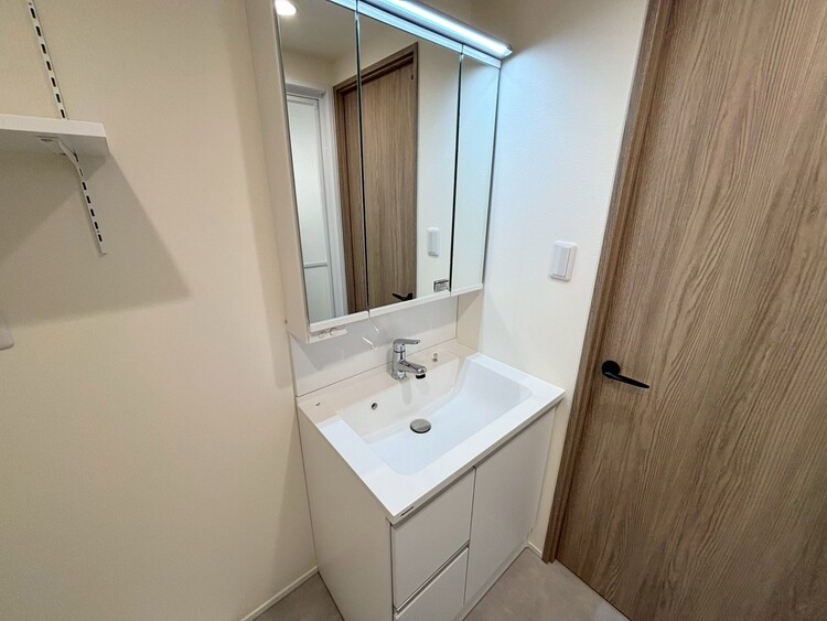 洗面 清潔感を感じられる洗面化粧台。