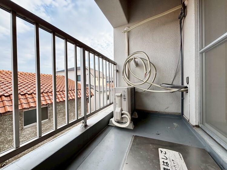 バルコニー 朝の澄んだ空気や、夕方に吹く清々しい風を感じられるバルコニー。