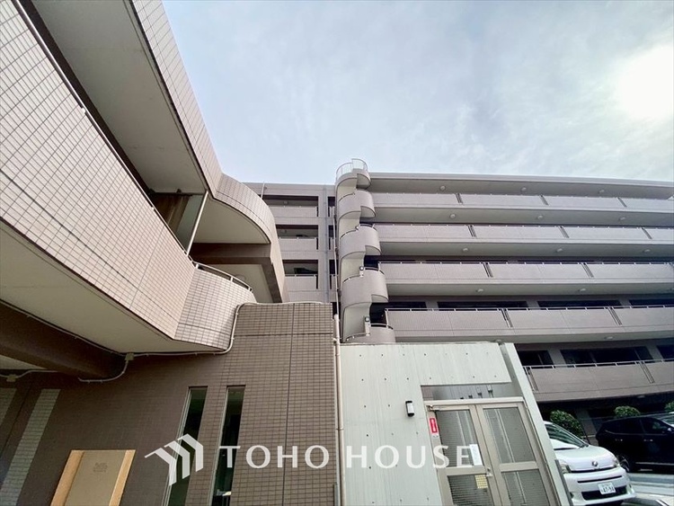 外観 【APPEARANCE】◆陽光◆が差し込む。この開放的な空間に家族の笑顔が集う。家族が一緒に過ごす空間は明るく、そして居心地よく。