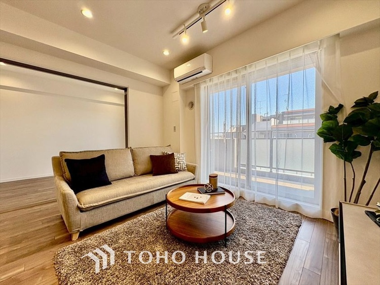 内装 【LIVING】◆扉を◆開くとこの景色。家族の”おかえり”の声が聞こえてきそう。