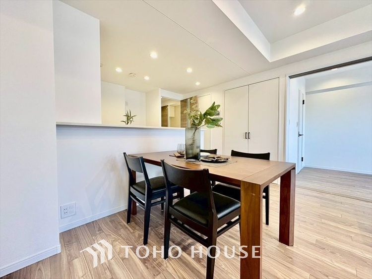 内装 【LIVING】◆住む喜び、感動◆を君と共有したい。いつまでもずっと家族を見渡せるこの広い空間で。