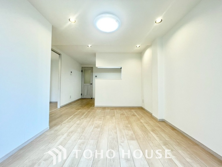 内装 【LIVING】◆眩い◆光が燦々と入り、家族の笑顔を照らす。「いつまでも続いて」と願う夢のような毎日がここにある。