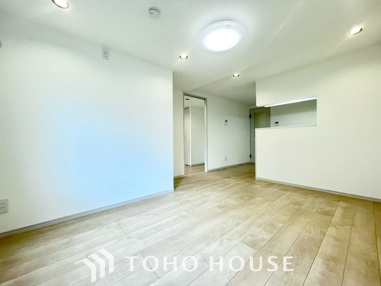 内装 【LIVING】◆陽光◆が差し込む。この開放的なLDKに家族の笑顔が集う。家族が一緒に過ごす空間は明るく、そして居心地よく。