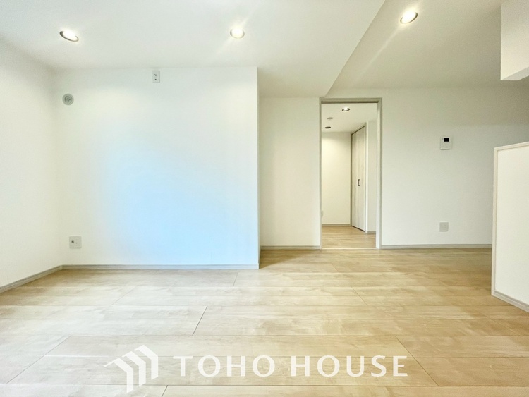 内装 【LIVING】◆扉を◆開くとこの景色。家族の”おかえり”の声が聞こえてきそう。