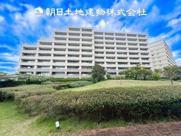 外観 【外観写真】表現された空間はたくさんの光を浴び、風を感じ、暮らしの時間を豊かにしてくれます。デザインされた空間と競い合うかのような充実した建物と共に大切な家族の思い出を刻んでいきます。