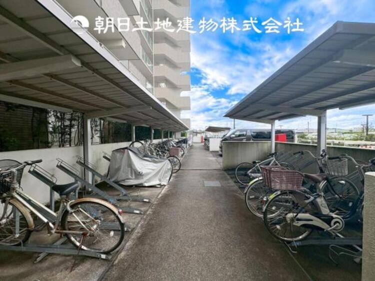その他 【駐輪場】 敷地内駐車スペース。日々の暮らしにも大切なスペースです。