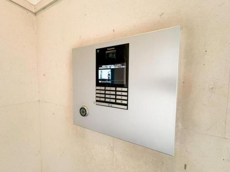 設備 【オートロック】マンション敷地内はオートロック付きで安心のセキュリティ。