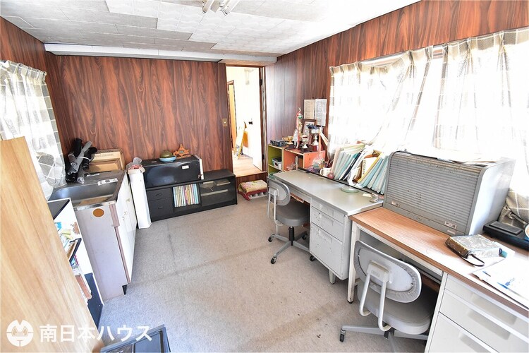 内装 【洋室】入口が他にあるので事務所としても使用できます♪簡易キッチン付き！