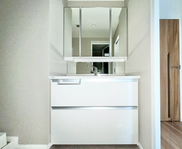 洗面 何かと物が増える場所だからこそ、スッキリと見映えの良い空間に。※CG加工により家具消しを行っています。