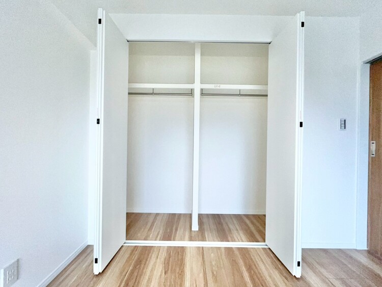 収納 各居室に収納があり、荷物もスッキリ収納して快適にお過ごしいただけます。※CG加工により家具消しを行っています。