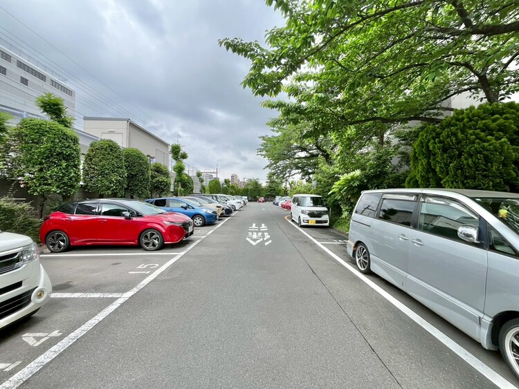 駐車場 本物件の駐車スペースです。車種制限のある場合もございますので、お気軽にお問い合わせくださいませ。