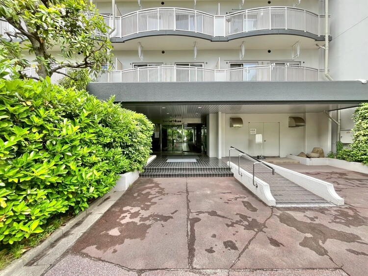 エントランス 外と内をつなぐエントランスは、まさに顔となる場所。