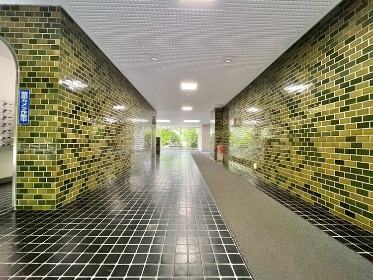 エントランス エントランス内部は、管理が行き届き清潔な共有スペースとなっています。