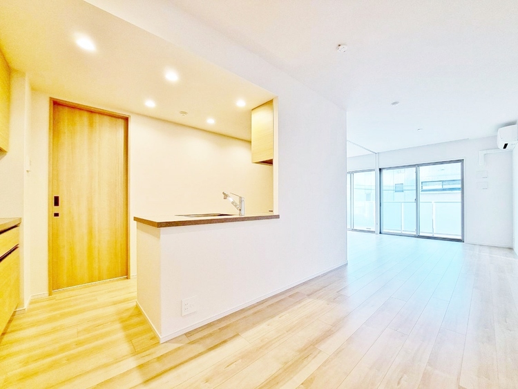 居間 居心地の良い空気感は、暮らしのステージを彩り、心からのやすらぎと満足感を与えてくれます。