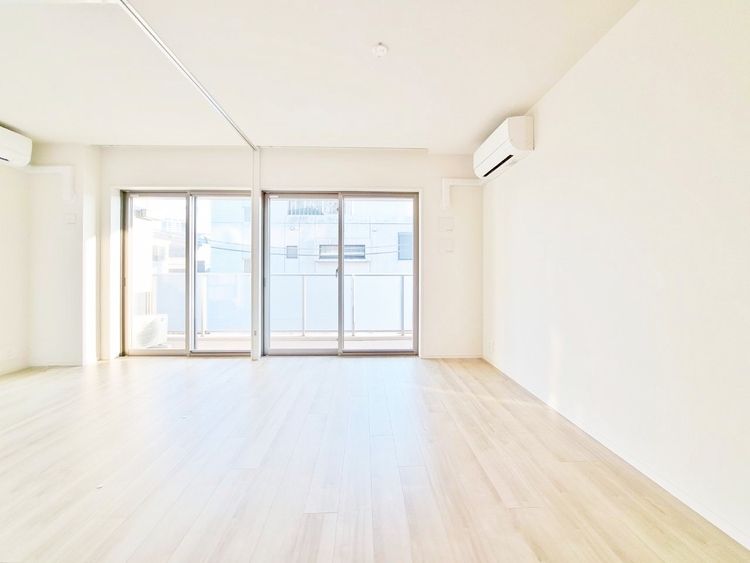 居間 飾り過ぎないシンプルな内装と偏り過ぎないデザインで統一しました。