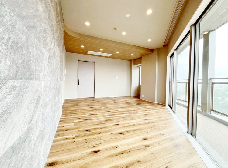 居間 忙しく過ぎゆく日常を置き去るほど、ゆったりした時間が流れるリビング。