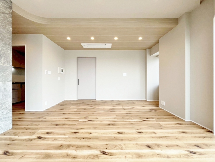 居間 飾り過ぎないシンプルな内装と偏り過ぎないデザインで統一しました。